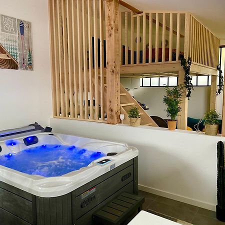 Апартаменты Loft Avec Jacuzzi Et Terrasse Prives Севрие Экстерьер фото