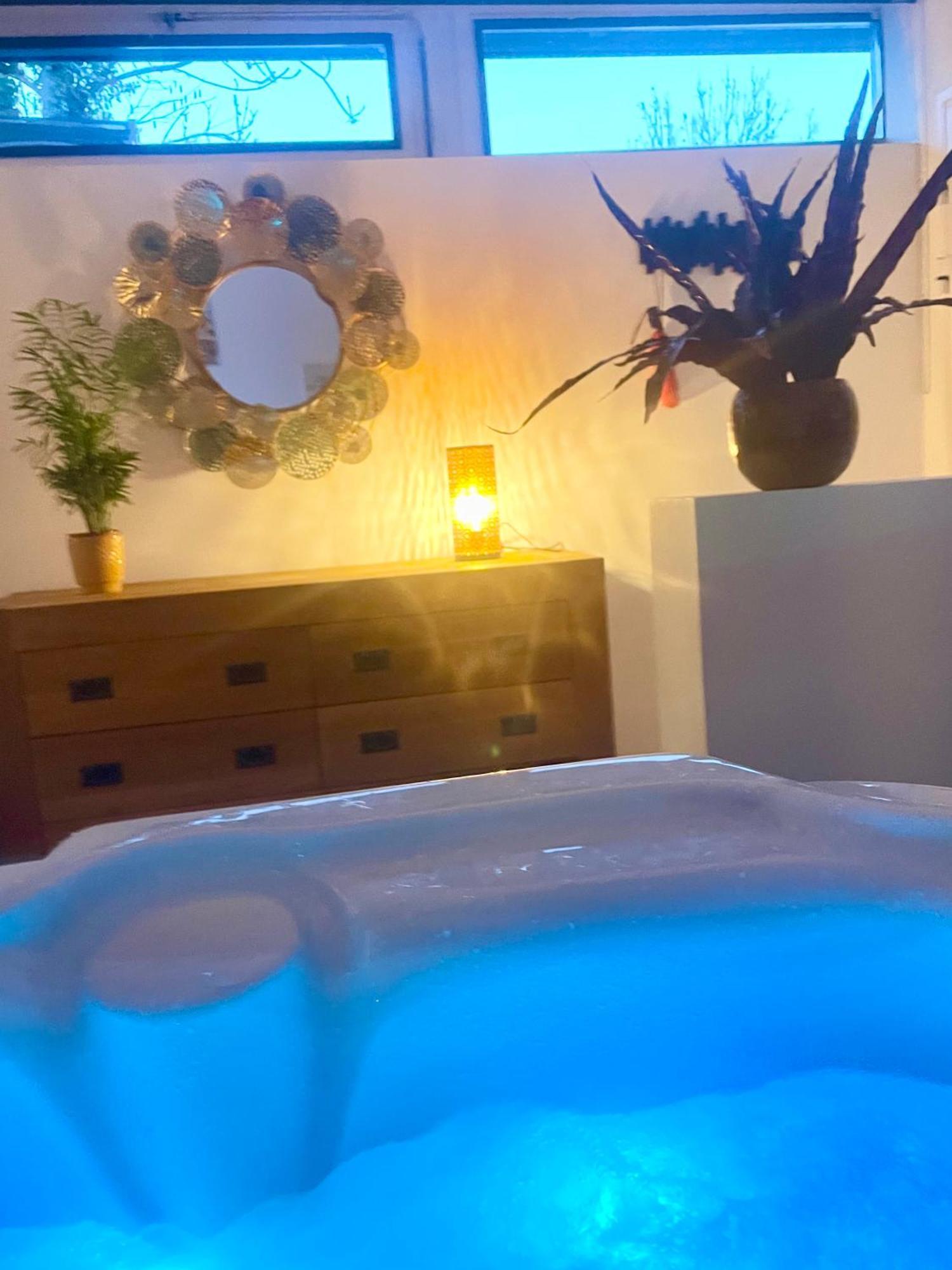 Апартаменты Loft Avec Jacuzzi Et Terrasse Prives Севрие Экстерьер фото